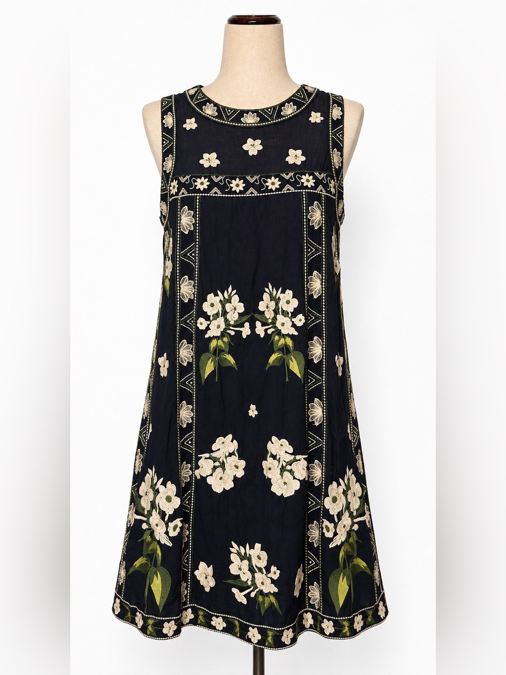 Maeve Anthropologie embroidered floral navy & white / green shift dress. Size 6